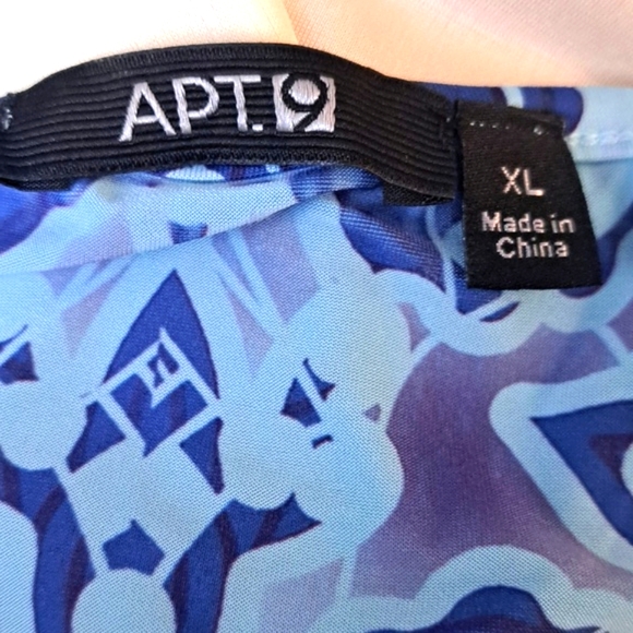 No iron soft blouse for fuller figure in multicolors in size XL. - Picture 5 of 6